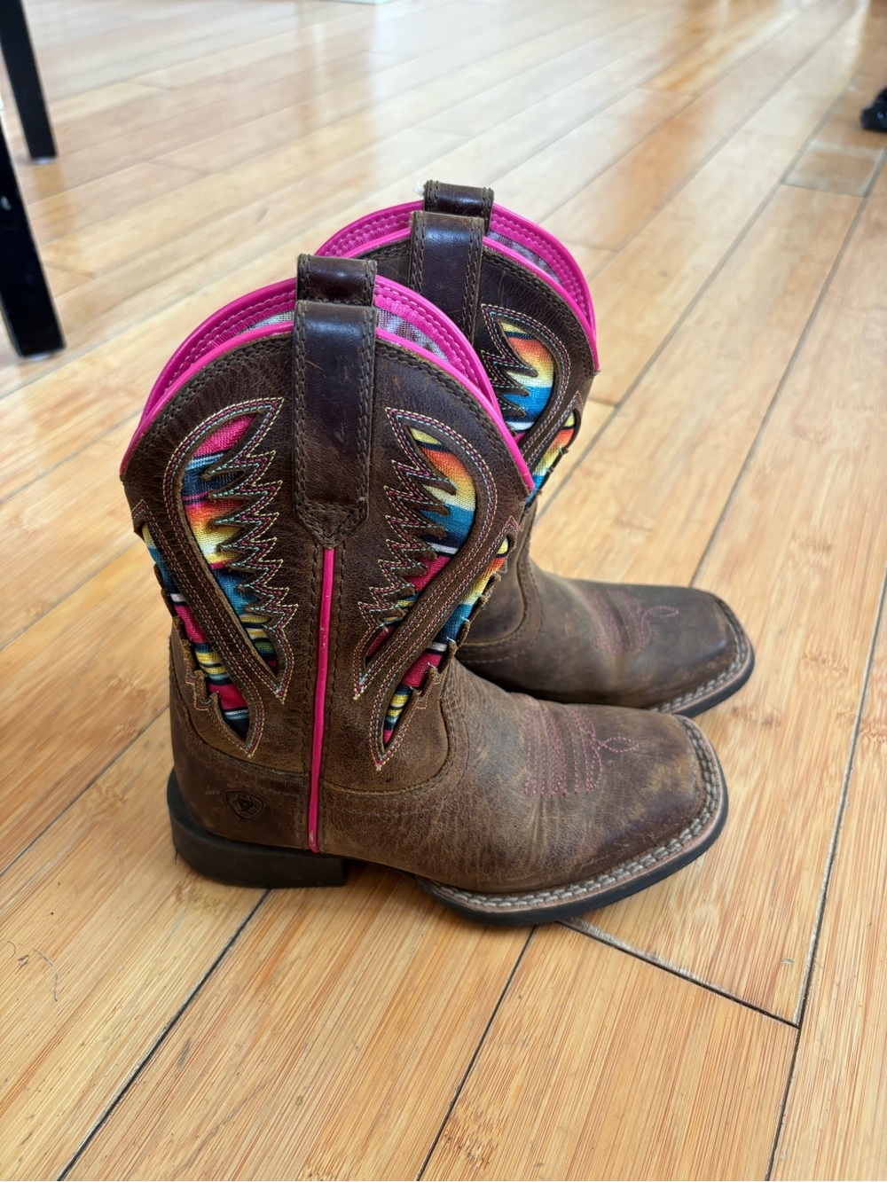 Girls Ariat Boots with Pink Accent, Sz 10.5